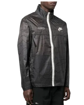 Size L - Nike Swoosh Light Jacket